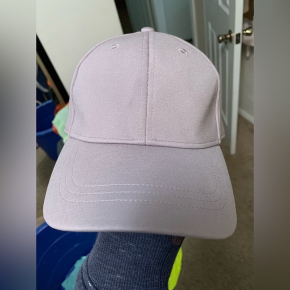 LuluLemon hat - Picture 2 of 5